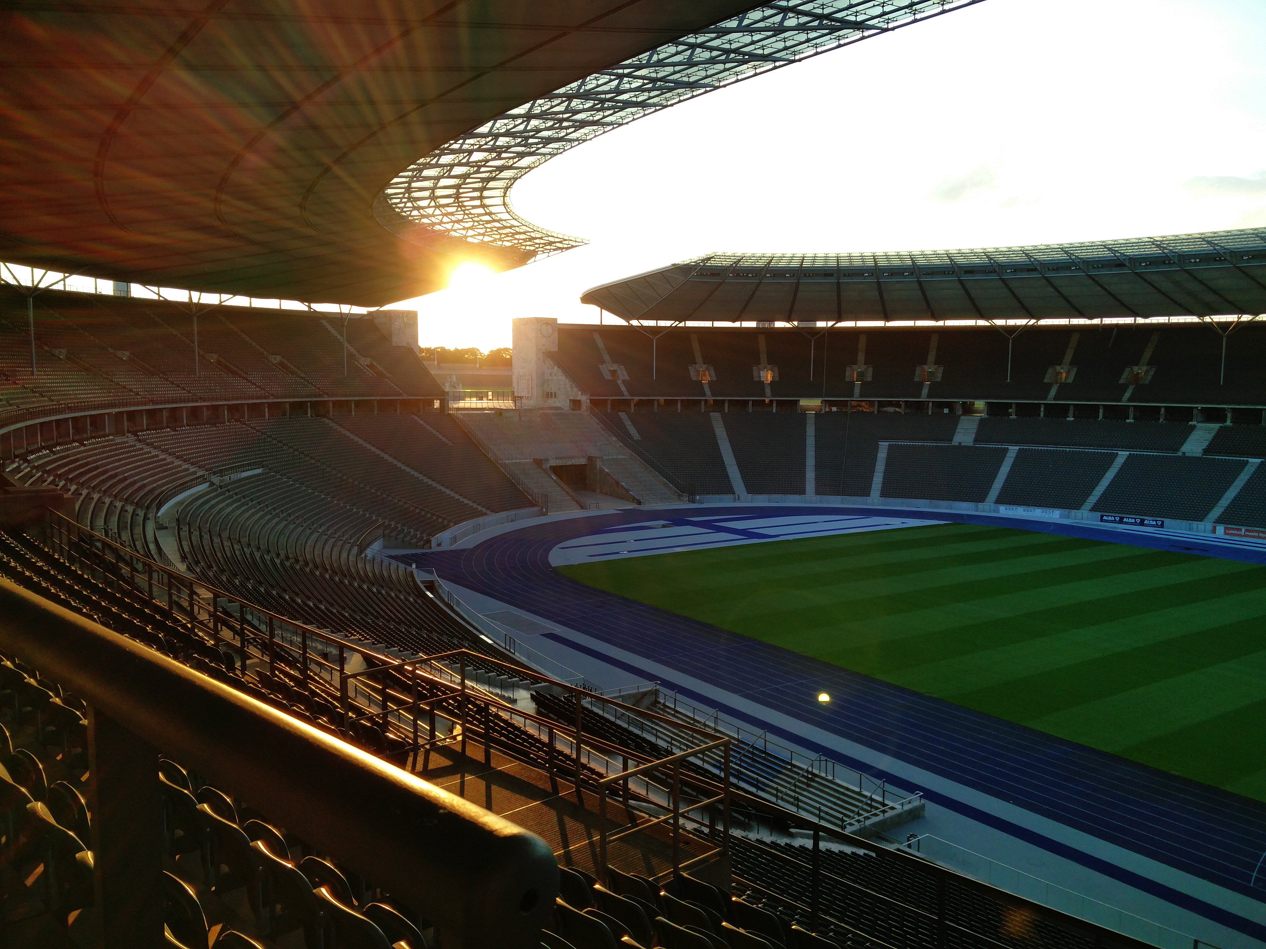 Sonnenuntergang am Olympiastadion